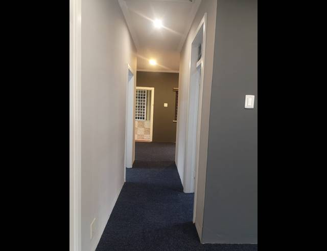 105M² BUSINESS CENTRE TO LET IN SYDENHAM